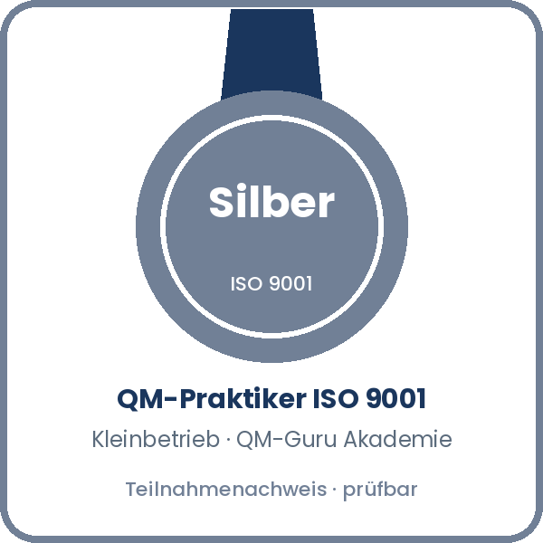 Badge Silber: QM-Praktiker ISO 9001 – Kleinbetrieb