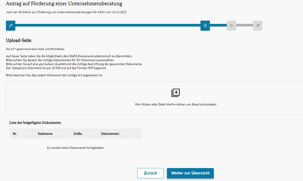 Upload-Seite des BAFA-Antragsformulars mit dem markierten leeren Upload-Feld und dem markierten Knopf Weiter zur Uebersicht.
